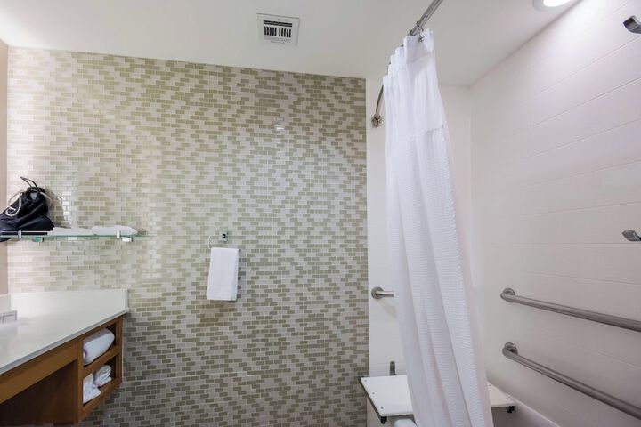 Room 27 of 44