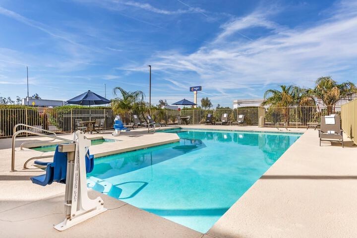 Hotel Pool