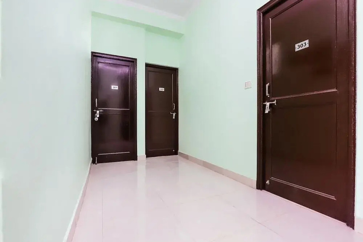 Room 8 of 11