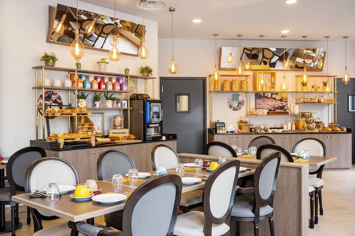 Breakfast/Coffee Service 9 of 17