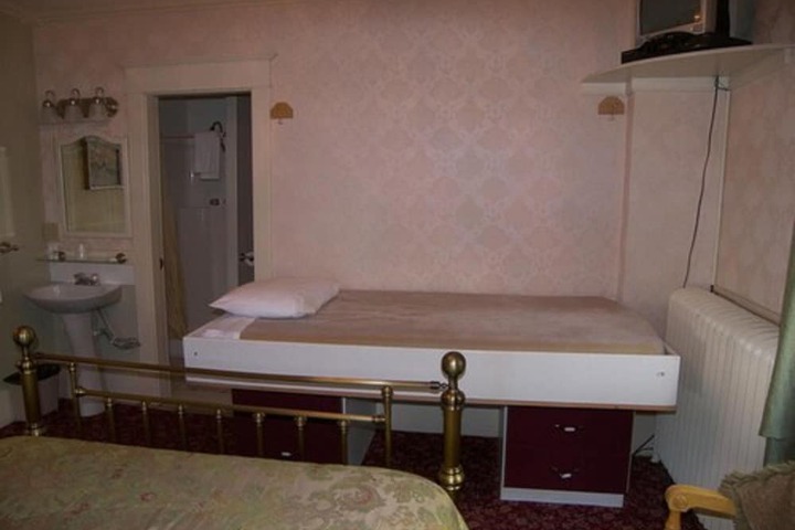 Room 21 of 33