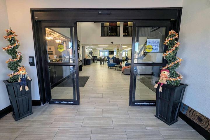 Entrance & Lobby
