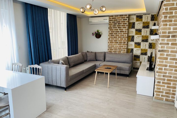 Room 2 of 122