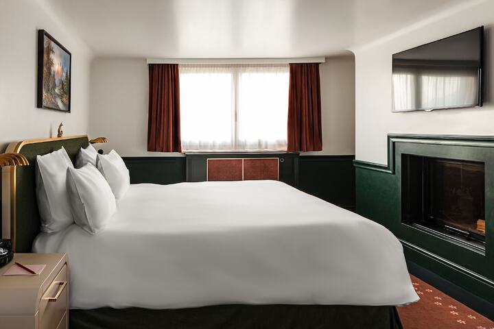 Room 4 of 62