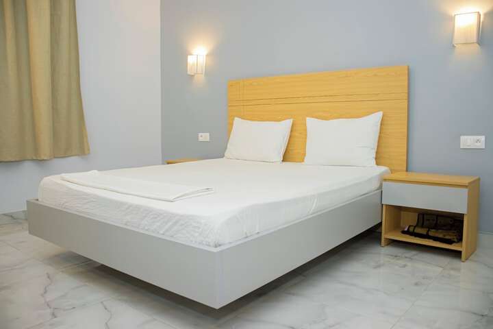 Room 6 of 25