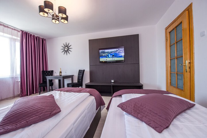 Room 8 of 25