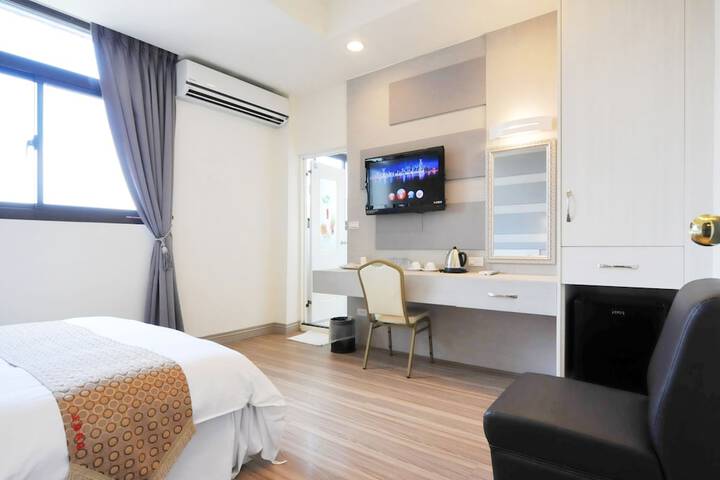 Room 22 of 28