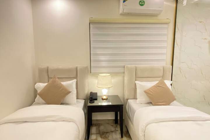 Room 11 of 29