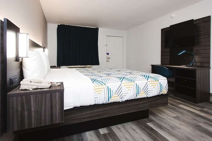 Room 14 of 50