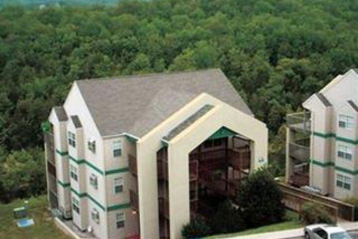 Exterior of Royal Aloha Vacation Club Branson-Eagles Nest at I