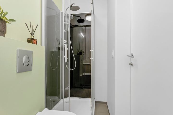 Room 72 of 87