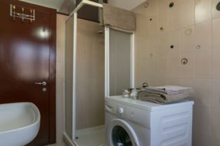 Room 4 of 41