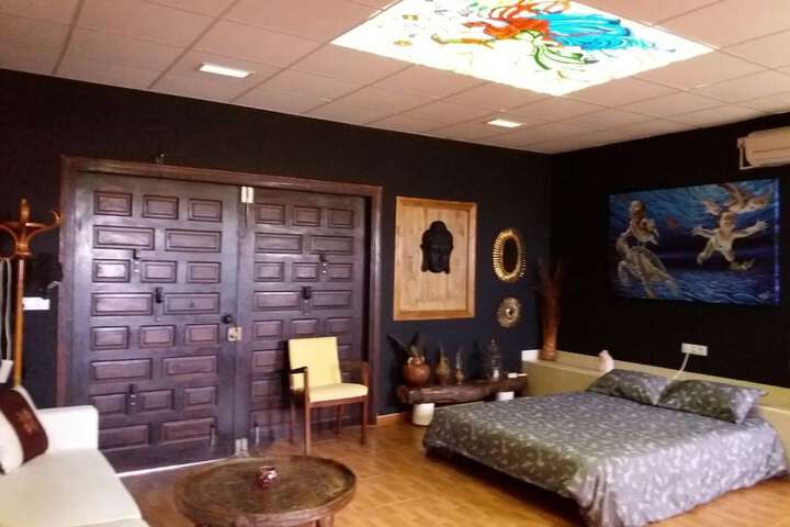 Room 11 of 16