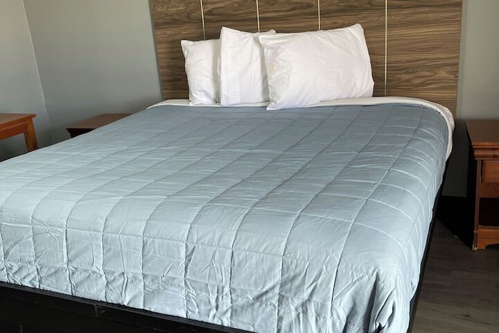 Room 4 of 7