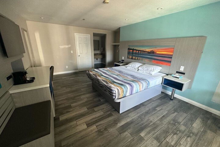Standard | King Bed (11 of 15)