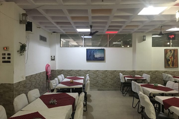 Dining 7 of 25