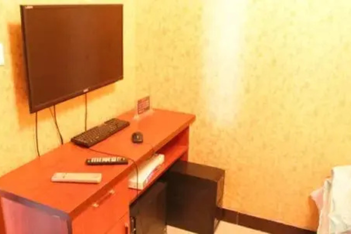 Room 2 of 6