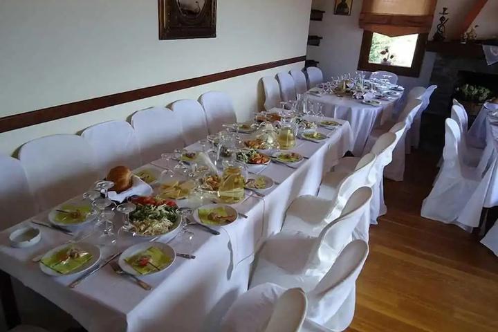 Dining 12 of 16