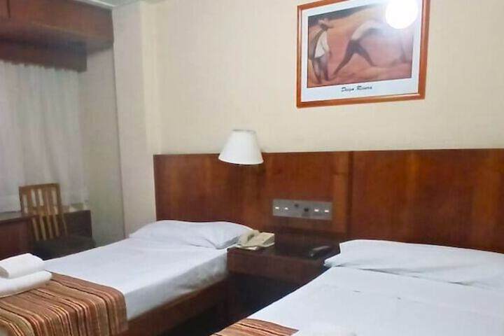 Room 13 of 18