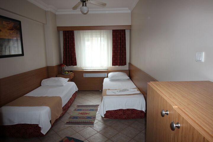 Room 32 of 72