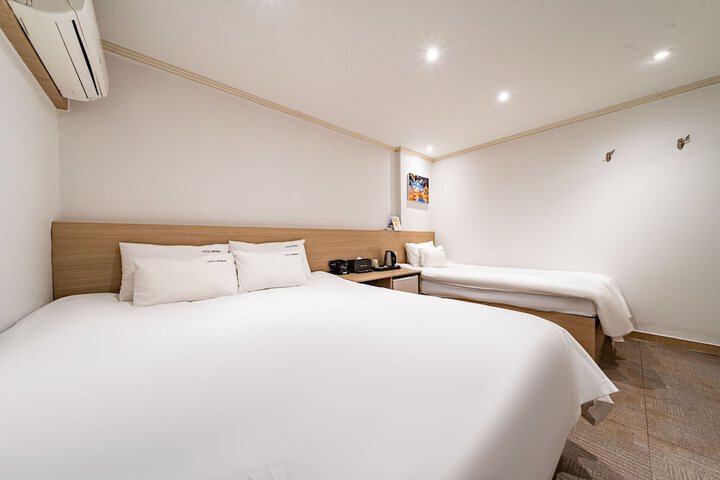 Room 21 of 48