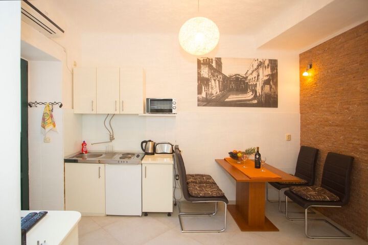 Room 12 of 24