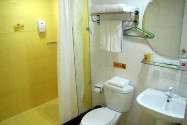 Room 9 of 30