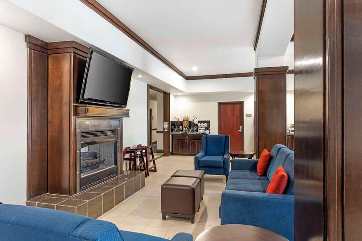 Entrance & Lobby