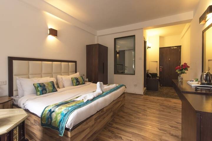 Room 8 of 25