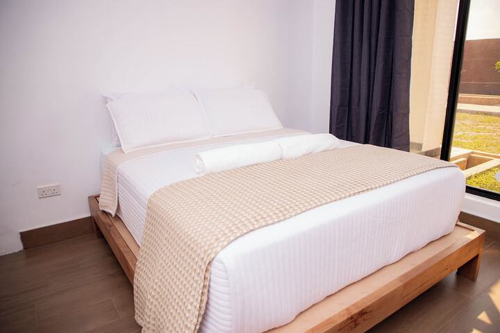 Room 5 of 9