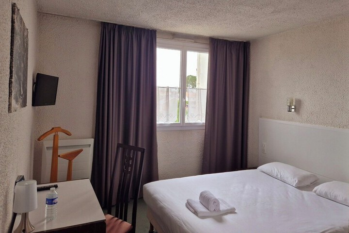 Room 3 of 41