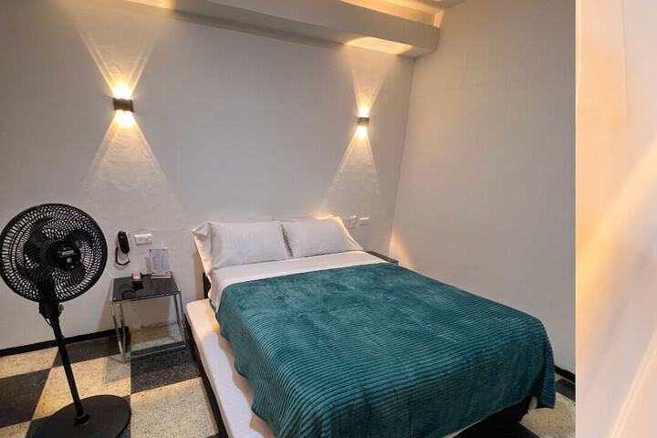 Room 5 of 15
