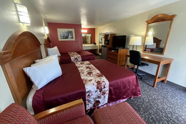 2 Queen Beds Accessible (17 of 17)