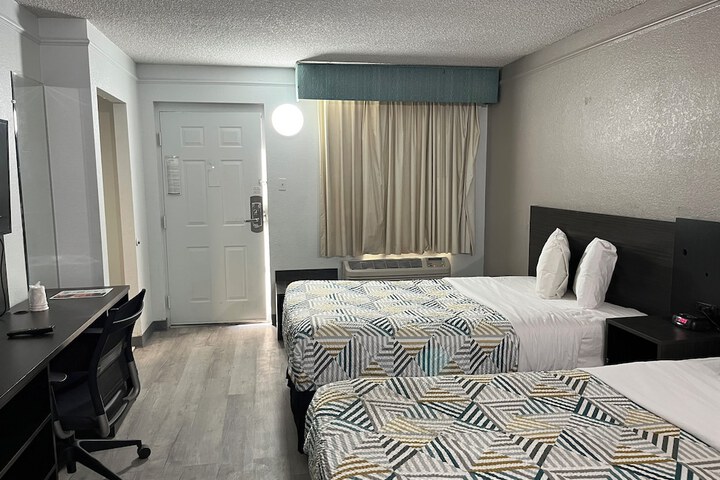 Room 9 of 27