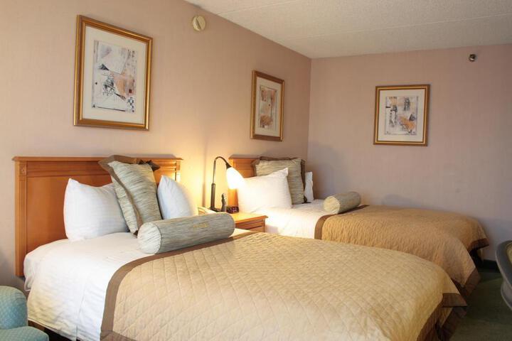 2 Double Beds Pool View (9 of 9)