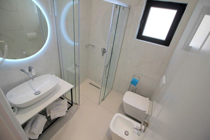 Room 40 of 49