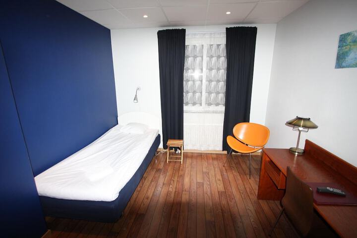 Room 9 of 31