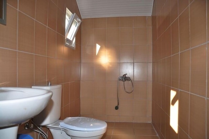 Room 9 of 10