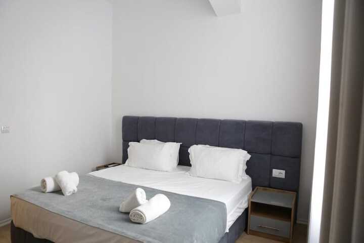 Room 33 of 52