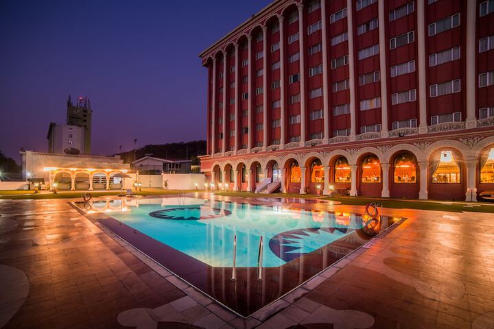 Pool 73 of 120