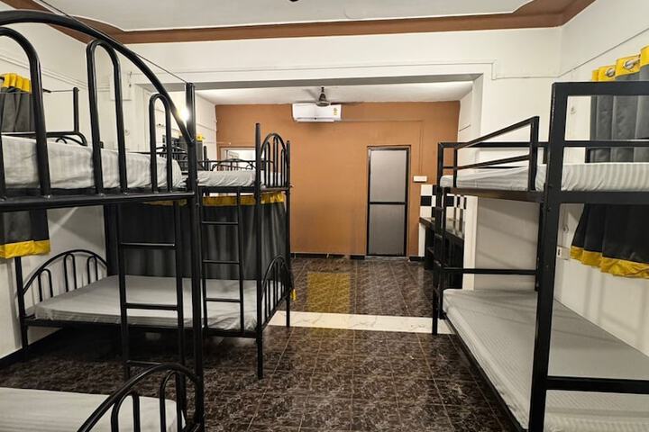 Room 8 of 43