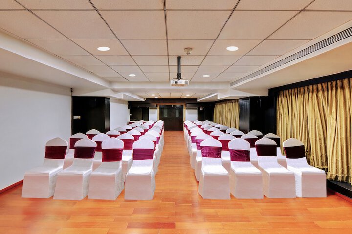 Ballroom/Hall 34 of 42