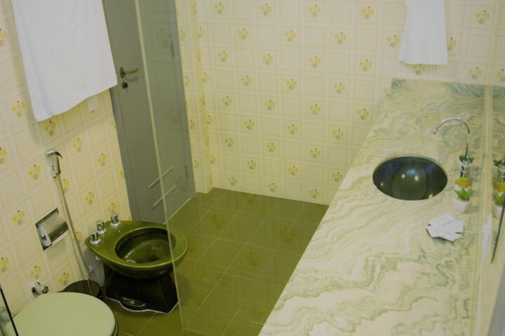 Room 50 of 64