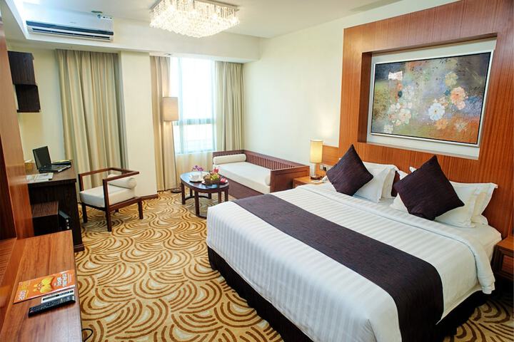 Room 8 of 34