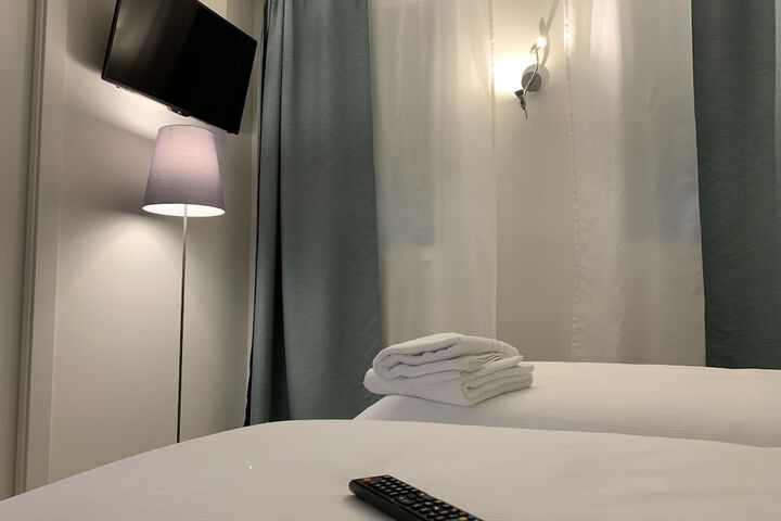 Room 10 of 71