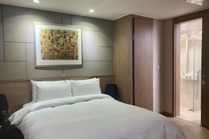 Room 19 of 34