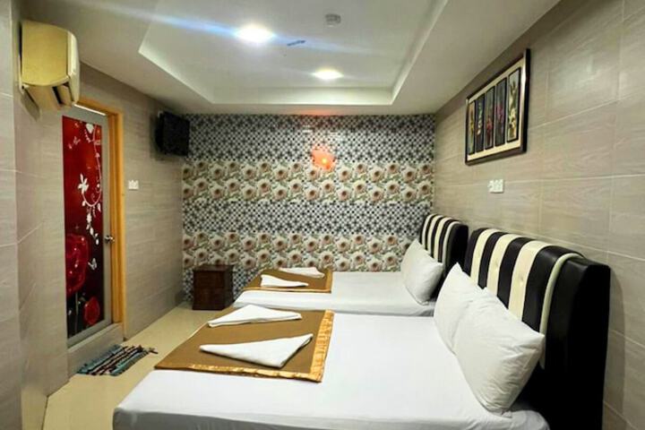 Room 17 of 25