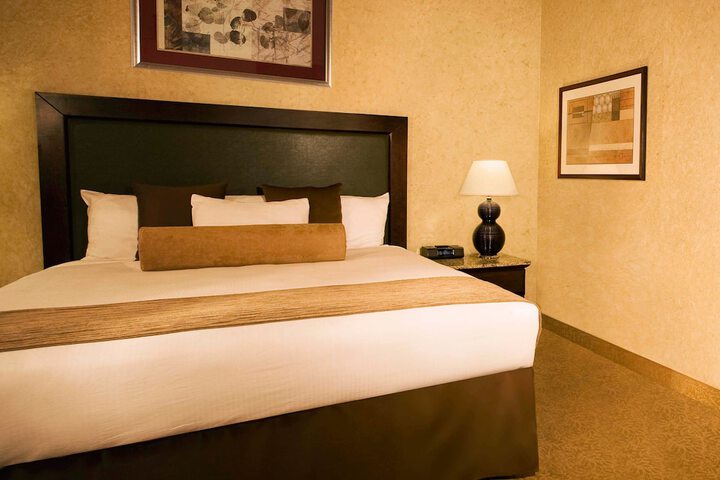 Room 4 of 178