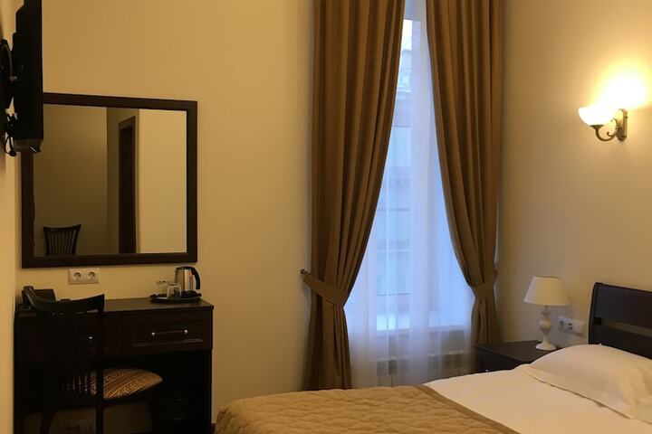 Room 14 of 83
