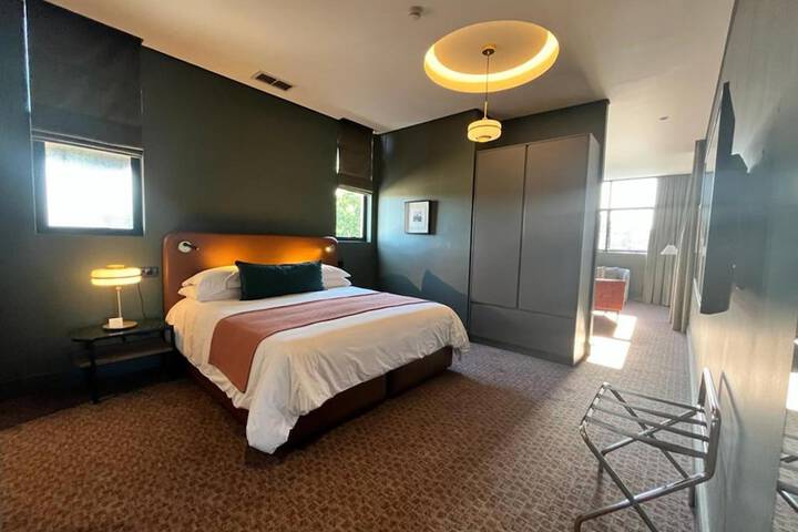 Room 12 of 77